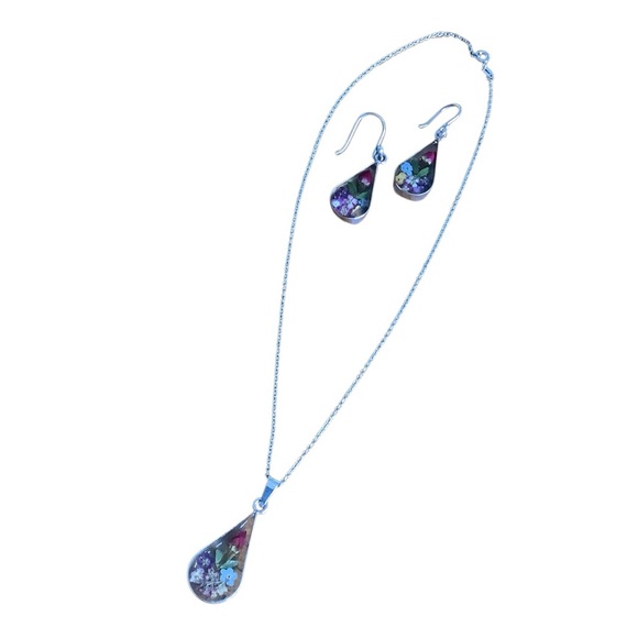 NWOT Teardrop Pressed Flowers Necklace & Earrings - Picture 7 of 8